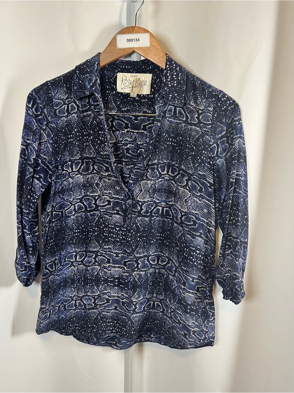 Rory Beca 100% Silk Snake Print Blouse Women’s XS Navy Blue Roll Tab Sleeve